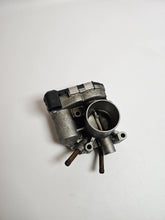 Oryginalna przepustnica i króciec przepustnicy VW Polo 6N2 Lupo 1.0 1.4 030133062C